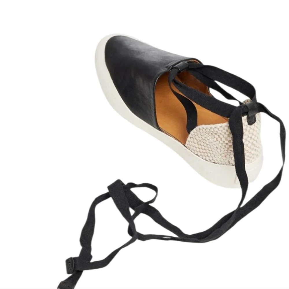 Coclico Kashm Black and White  Lace-up Sneakers